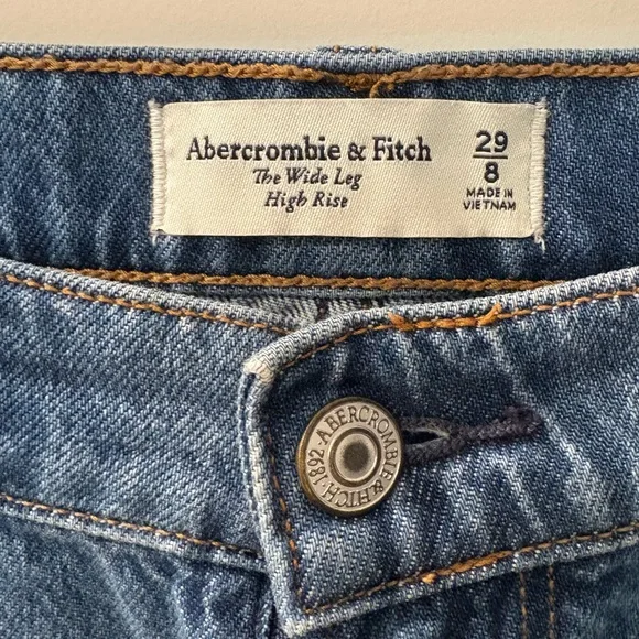 Abercrombie & Fitch High-Rise Wide Leg Jeans in Classic Blue Denim - Picture 4 of 5